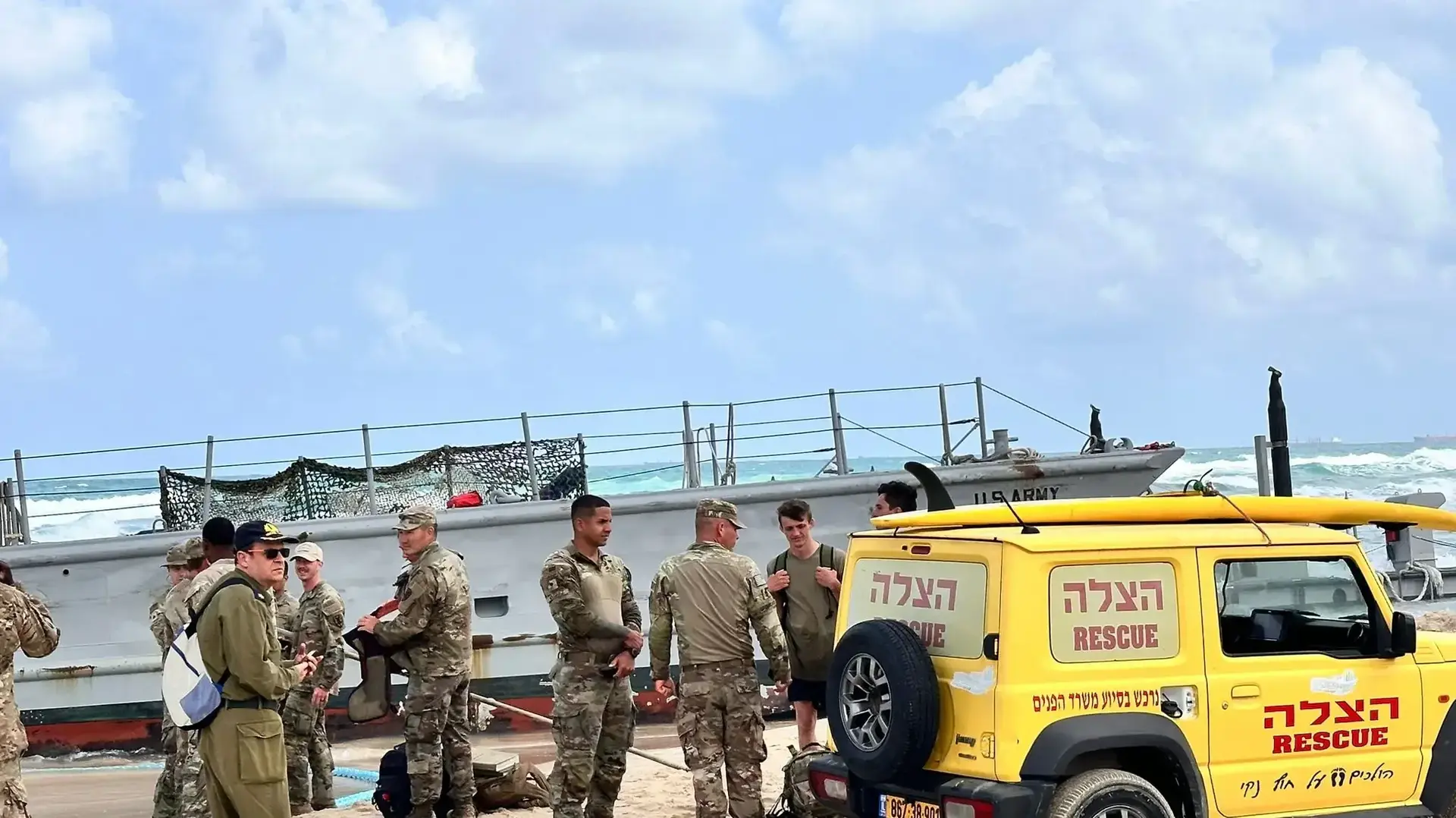 כלי שיט אמריקני שהיה בדרך לעזה נסחף לחופי אשדוד כלי שיט אמריקני שהיה בדרך לעזה נסחף לחופי אשדוד