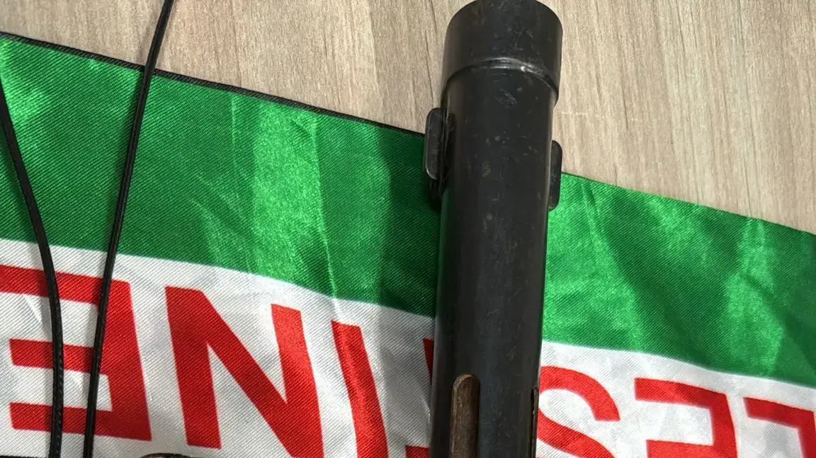 ציוד שנמצא במהלך מעצר של נער בן 17 בג'דיידה מכר, שחשוד בהזדהות עם ארגון טרור. 27 במאי 2024 ציוד שנמצא במהלך מעצר של נער בן 17 בג'דיידה מכר, שחשוד בהזדהות עם ארגון טרור. 27 במאי 2024