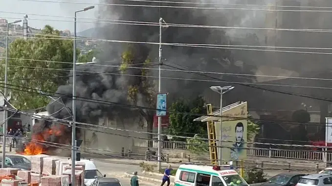 אופנוע הותקף על ידי כטב"ם של חיל האוויר בסמוך לבית חולים בבנת ג'ביל בדרום לבנון, 27 במאי 2024 אופנוע הותקף על ידי כטב"ם של חיל האוויר בסמוך לבית חולים בבנת ג'ביל בדרום לבנון, 27 במאי 2024