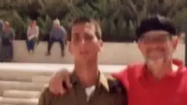יואב מינץ עם בנו רז מינץ יואב מינץ עם בנו רז מינץ