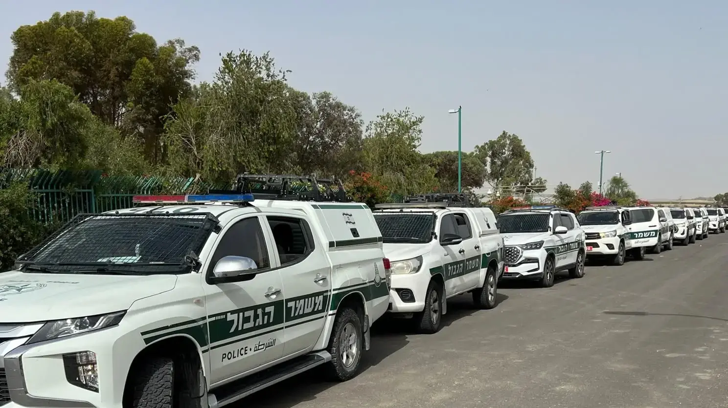 מבצע משטרתי בטראבין נגד בריונות בכביש ועבריינים- מאות דוחות תנועה, עשרות הורדות מהכביש ומעצר של 20 חשודים בעבירות פליליות 229 במאי 2024 מבצע משטרתי בטראבין נגד בריונות בכביש ועבריינים- מאות דוחות תנועה, עשרות הורדות מהכביש ומעצר של 20 חשודים בעבירות פליליות 229 במאי 2024