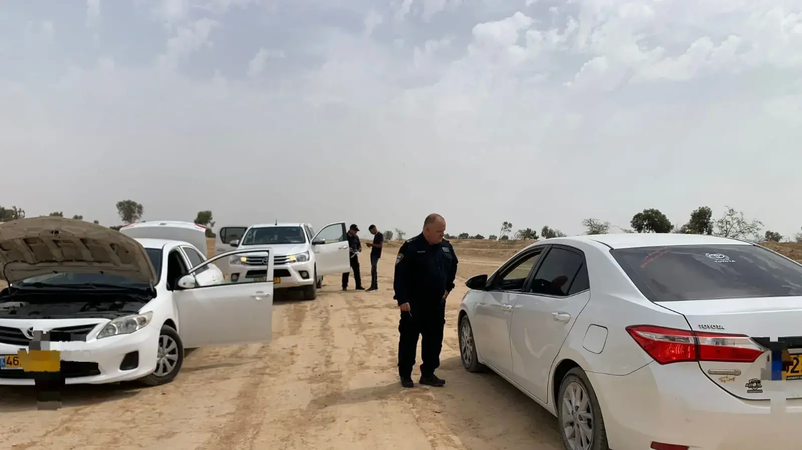 מבצע משטרתי בטראבין נגד בריונות בכביש ועבריינים- מאות דוחות תנועה, עשרות הורדות מהכביש ומעצר של 20 חשודים בעבירות פליליות 229 במאי 2024 מבצע משטרתי בטראבין נגד בריונות בכביש ועבריינים- מאות דוחות תנועה, עשרות הורדות מהכביש ומעצר של 20 חשודים בעבירות פליליות 229 במאי 2024