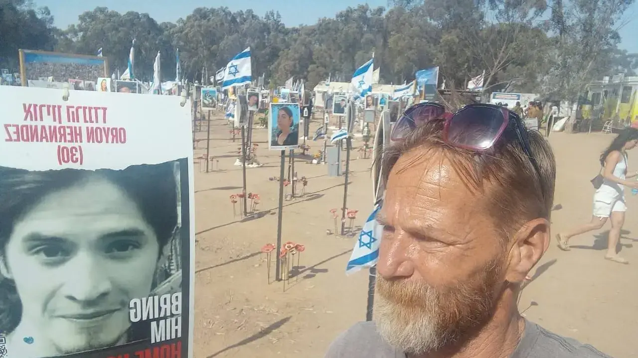 אנדי ורטיג, נציג המשפחה של אוריון הרננדס אנדי ורטיג, נציג המשפחה של אוריון הרננדס