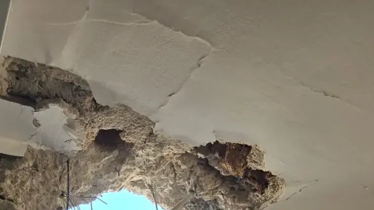 הרס בקריית שמונה אחרי שיגורים. הרס בקריית שמונה אחרי שיגורים.