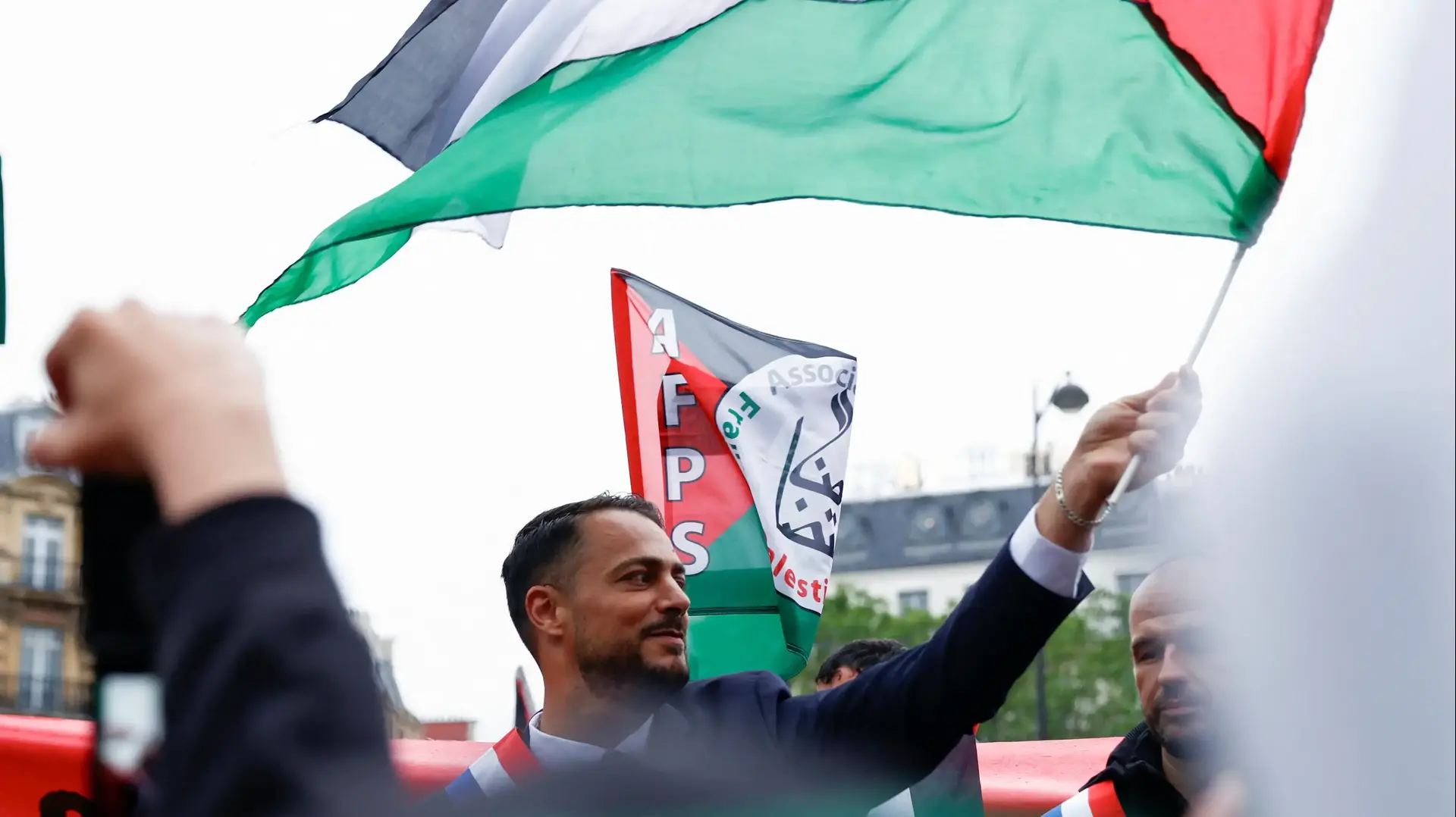 מפגינים פרו פלסטינים בפריז

30 במאי 2024