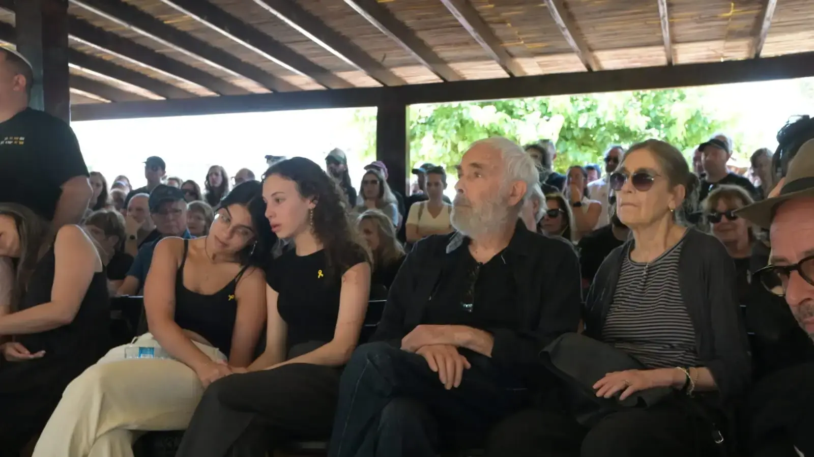 הלוויתו של המוזיקאי, הזמר והשחקן דן תורן, בבית העלמין מנוחה נכונה בכפר סבא, 31 במאי 2024 הלוויתו של המוזיקאי, הזמר והשחקן דן תורן, בבית העלמין מנוחה נכונה בכפר סבא, 31 במאי 2024
