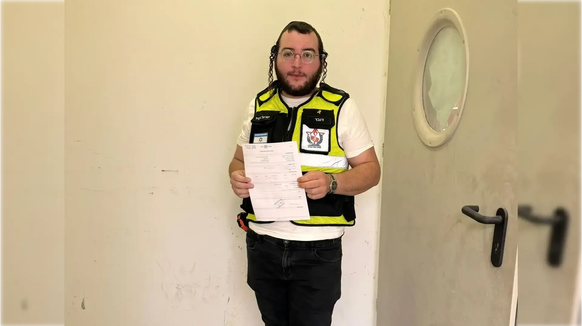 ישראל חסיד, דובר ארגון זק"א, מגיש את התלונה למשטרה ישראל חסיד, דובר ארגון זק"א, מגיש את התלונה למשטרה