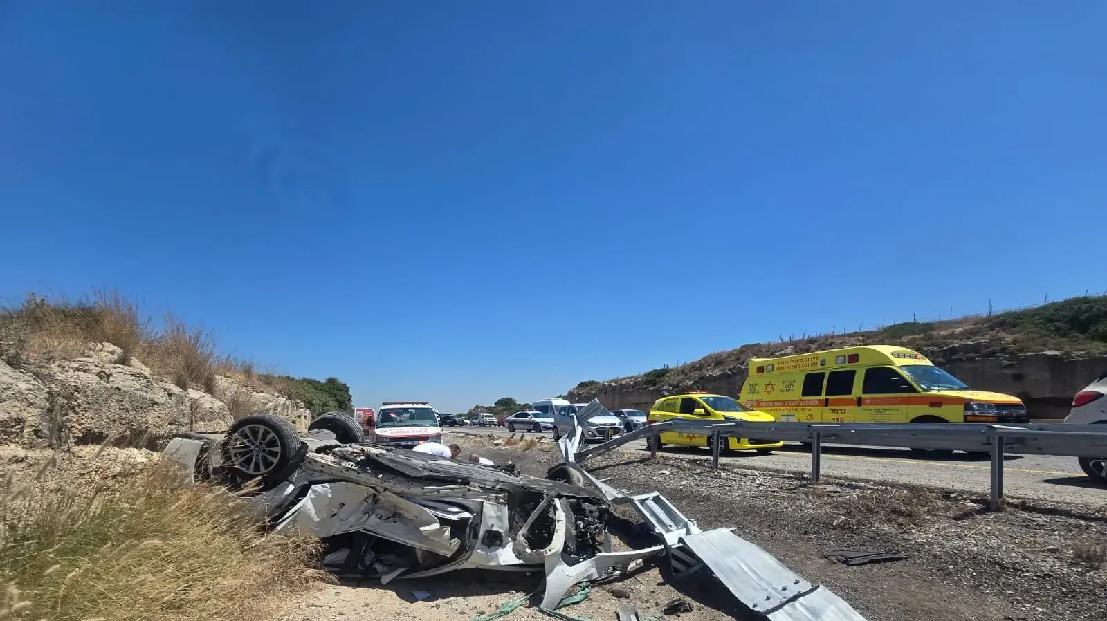 תאונת דרכים בכביש 2 סמוך לנחשולים תאונת דרכים בכביש 2 סמוך לנחשולים