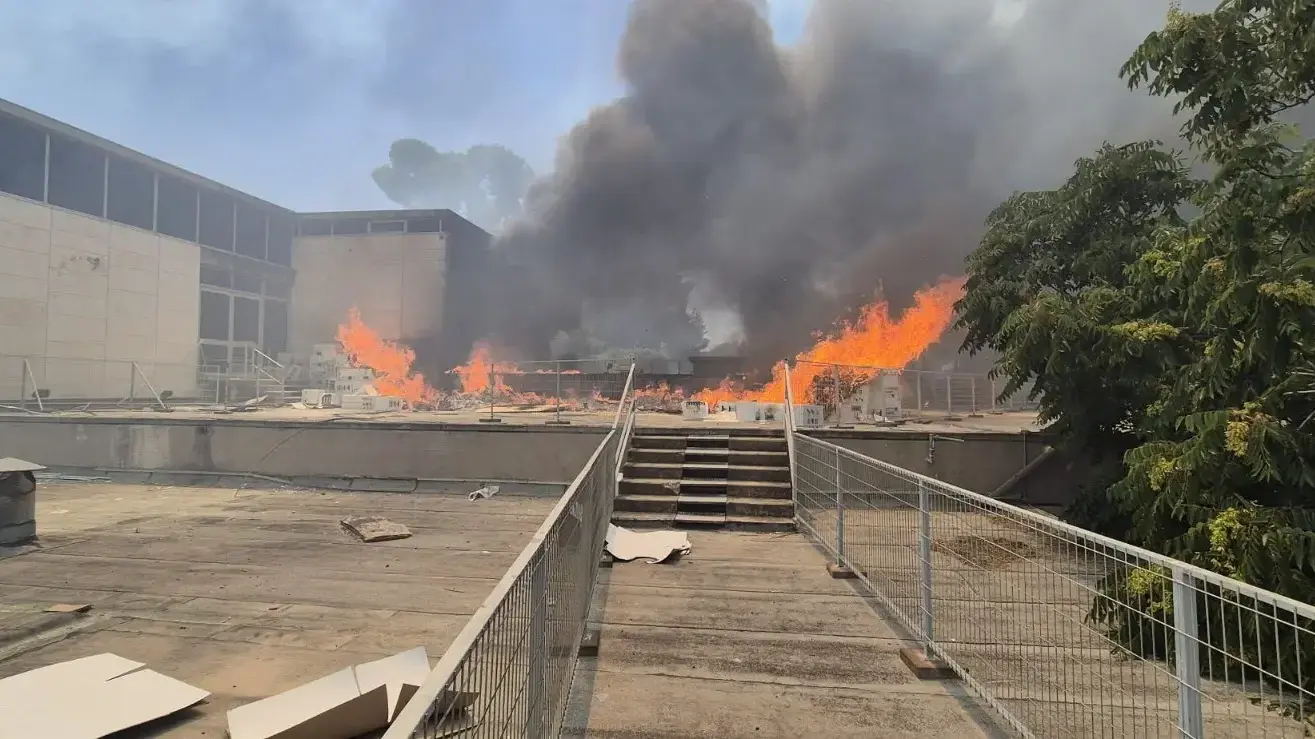 שריפה בין עמק המצלבה למוזיאון ישראל שריפה בין עמק המצלבה למוזיאון ישראל