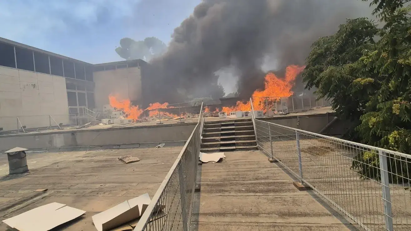 שריפה בין עמק המצלבה למוזיאון ישראל שריפה בין עמק המצלבה למוזיאון ישראל