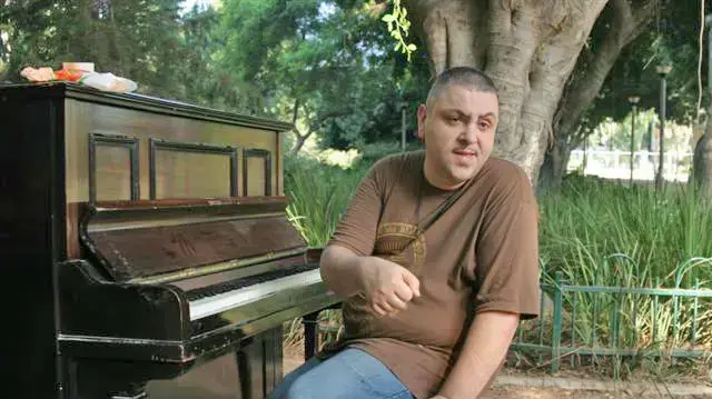 ארקדי דוכין בצילומים לקליפ החדש בנחלת בנימין ארקדי דוכין בצילומים לקליפ החדש בנחלת בנימין