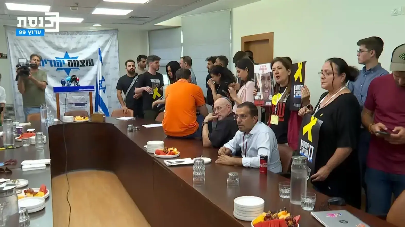 משפחות החטופים בישיבת סיעה שלמפלגת עוצמה יהודית .3 ביוני 2024 משפחות החטופים בישיבת סיעה שלמפלגת עוצמה יהודית .3 ביוני 2024