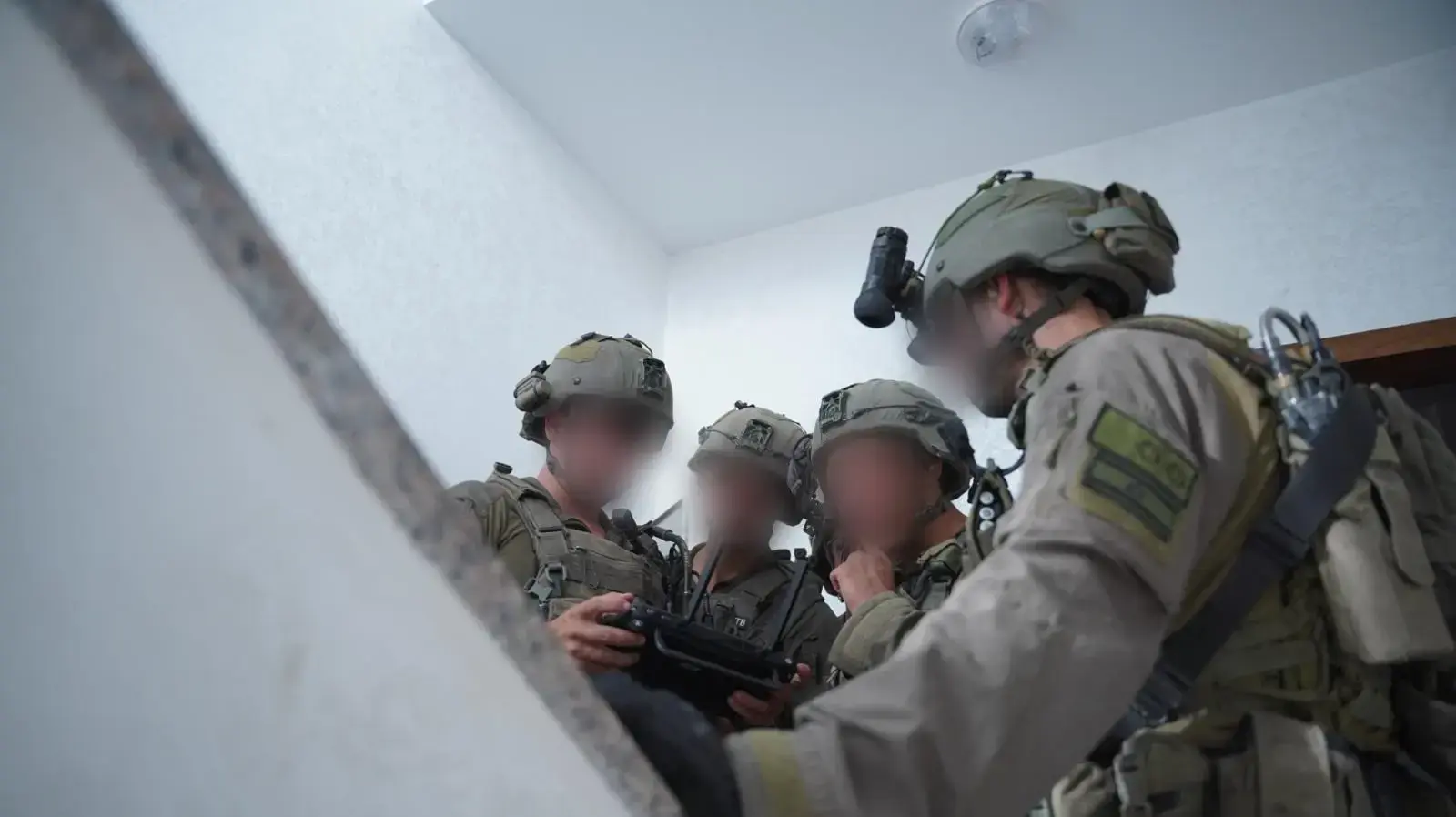 לוחמי יחידת אגוז איתרו רקטות ופצצות מרגמה במיטת ילדים ברפיח; תיעוד מלחימת צוות הקרב של עוצבת הקומנדו