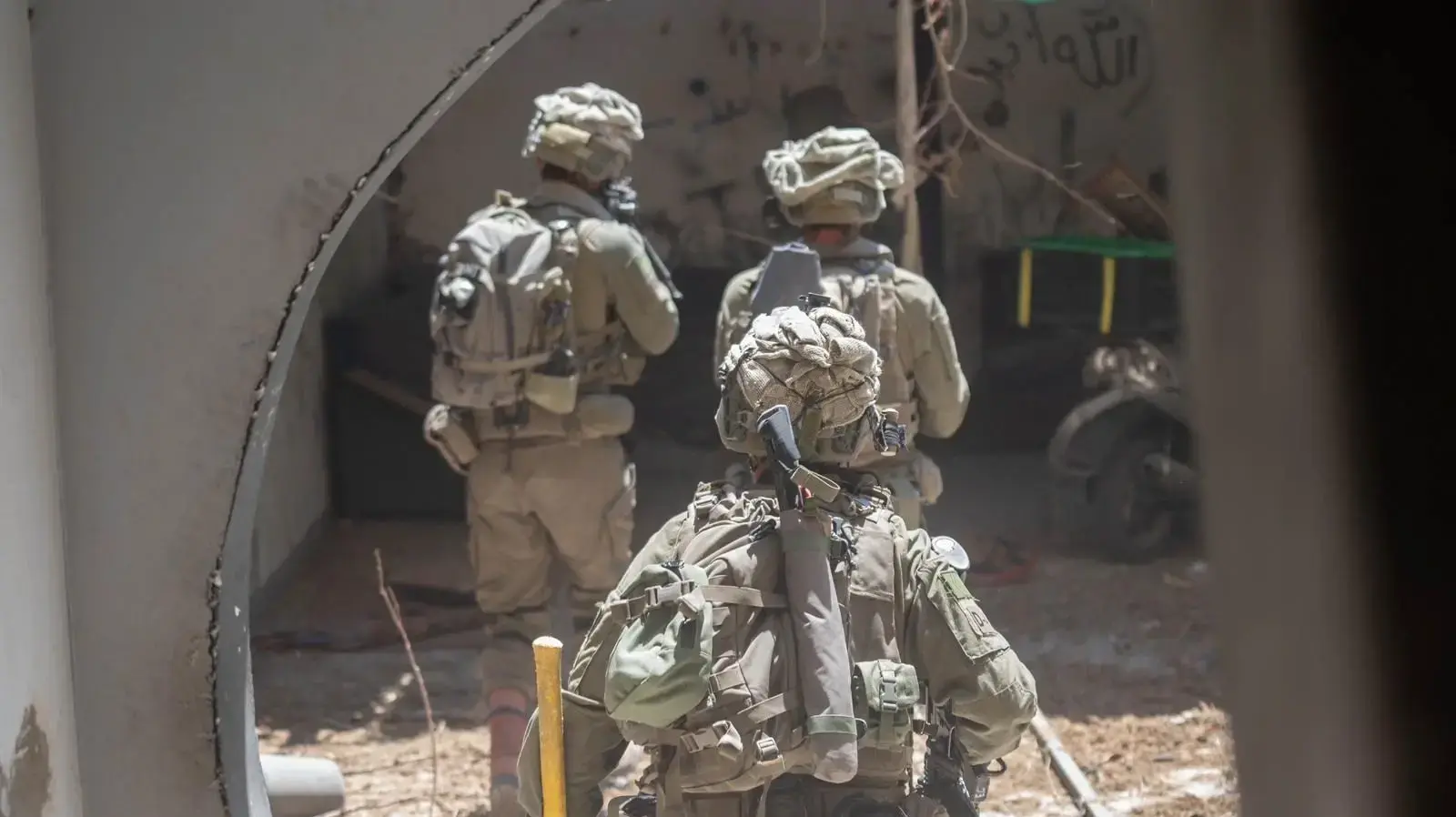 לוחמי יחידת אגוז איתרו רקטות ופצצות מרגמה במיטת ילדים ברפיח; תיעוד מלחימת צוות הקרב של עוצבת הקומנדו לוחמי יחידת אגוז איתרו רקטות ופצצות מרגמה במיטת ילדים ברפיח; תיעוד מלחימת צוות הקרב של עוצבת הקומנדו