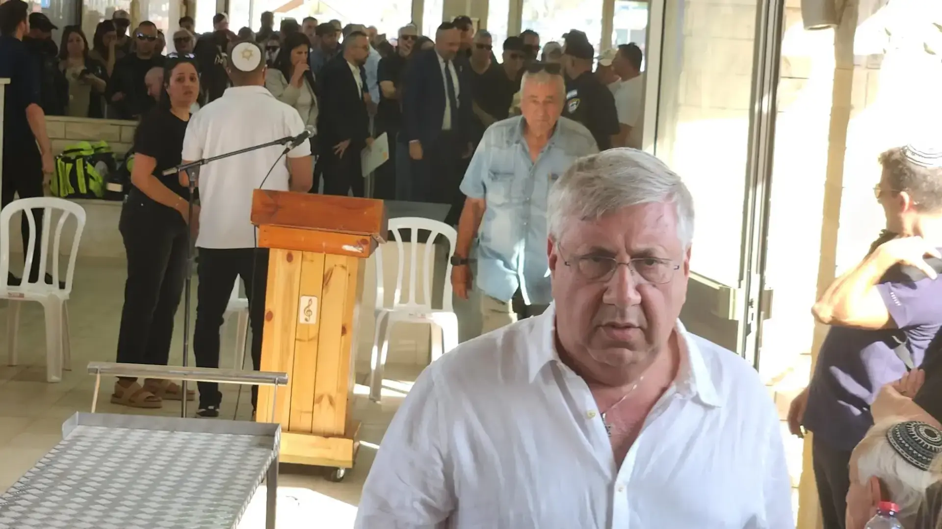 יעקב ברדוגו ,בלוויה של דוד לוי יעקב ברדוגו ,בלוויה של דוד לוי