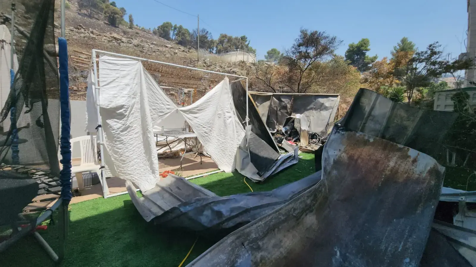שריפה בחצר ביתו של מאור לוי, קריית שמונה, 4 ביוני 2024 שריפה בחצר ביתו של מאור לוי, קריית שמונה, 4 ביוני 2024