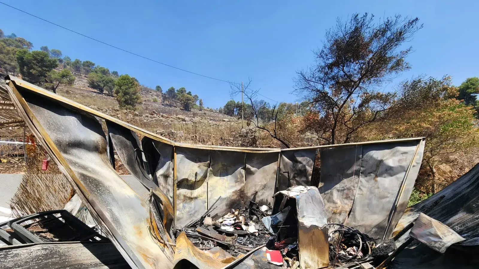 שריפה בחצר ביתו של מאור לוי, קריית שמונה, 4 ביוני 2024 שריפה בחצר ביתו של מאור לוי, קריית שמונה, 4 ביוני 2024