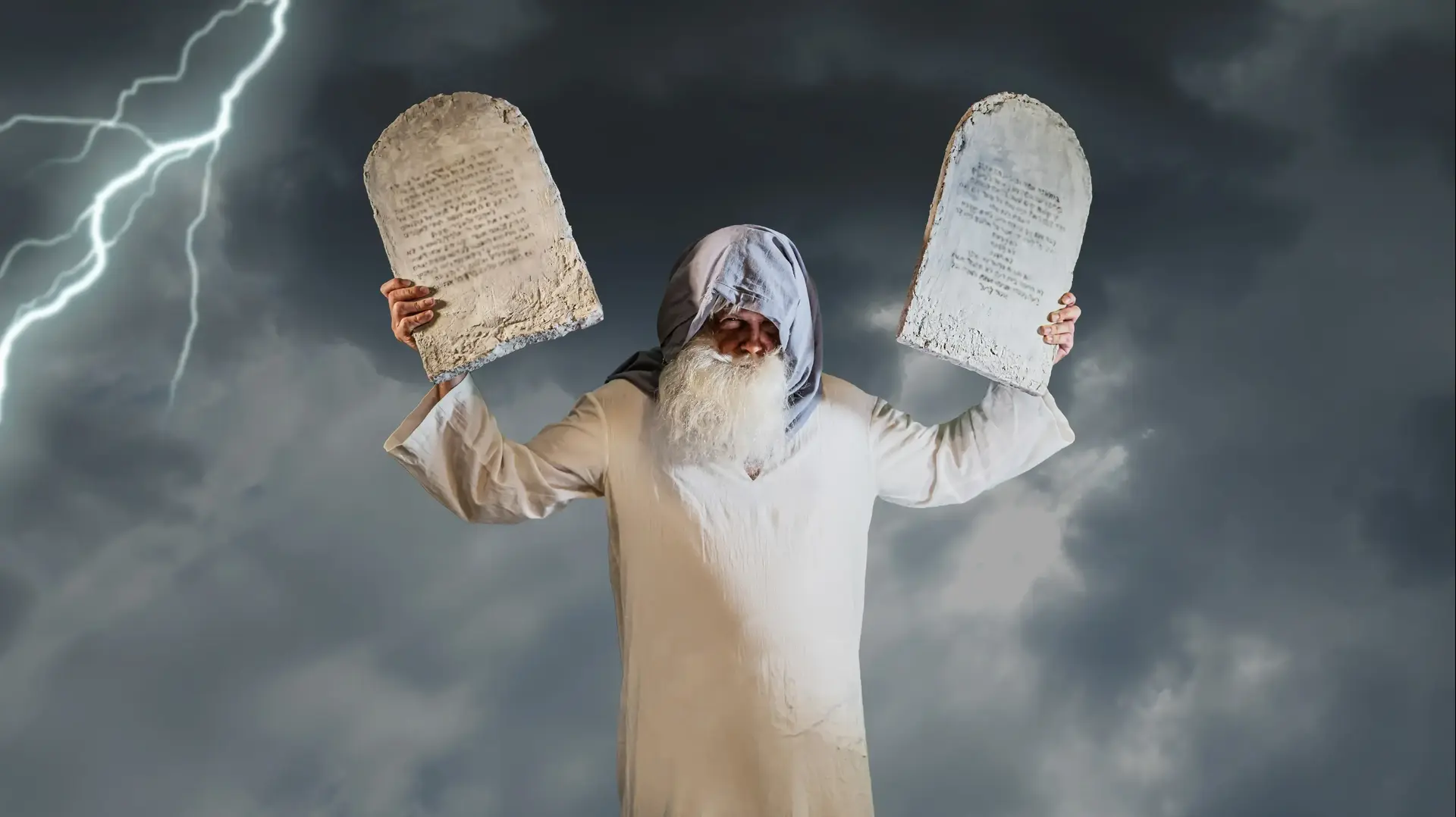 משה רבנו עם לוחות הברית