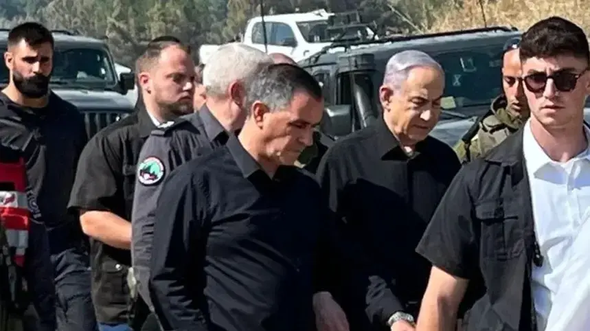 אלי זפני מעביר סקירה לראש הממשלה נתניהו בקריית שמונה