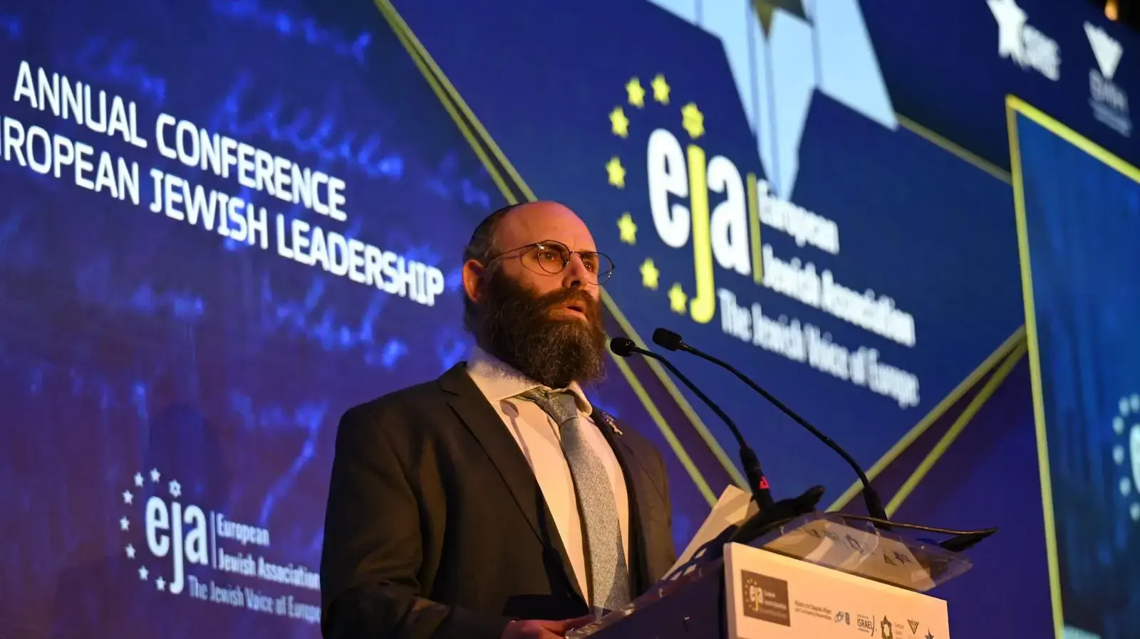 הרב מנחם מרגולין בנאום בכנס EJA הרב מנחם מרגולין בנאום בכנס EJA