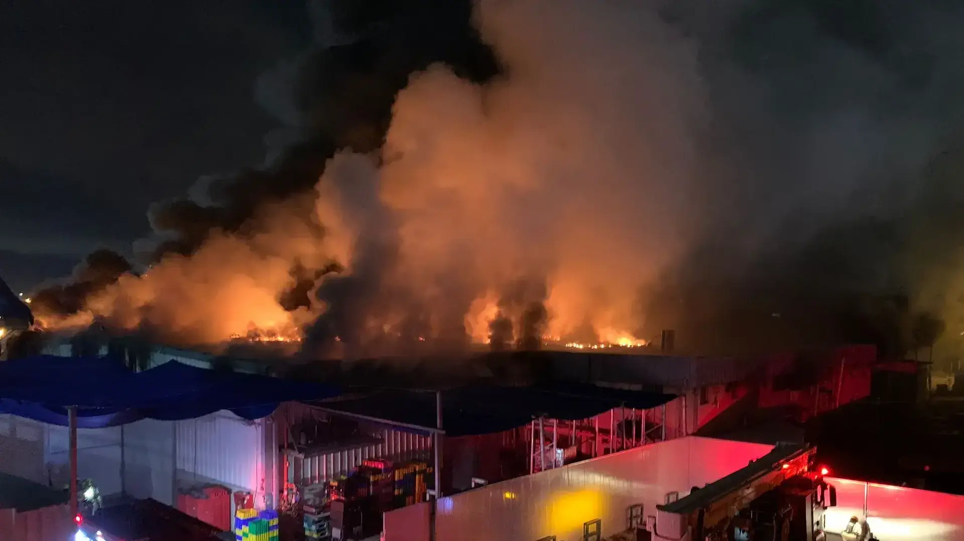 שריפת מבנה תעשייה בראשון לציון שריפת מבנה תעשייה בראשון לציון