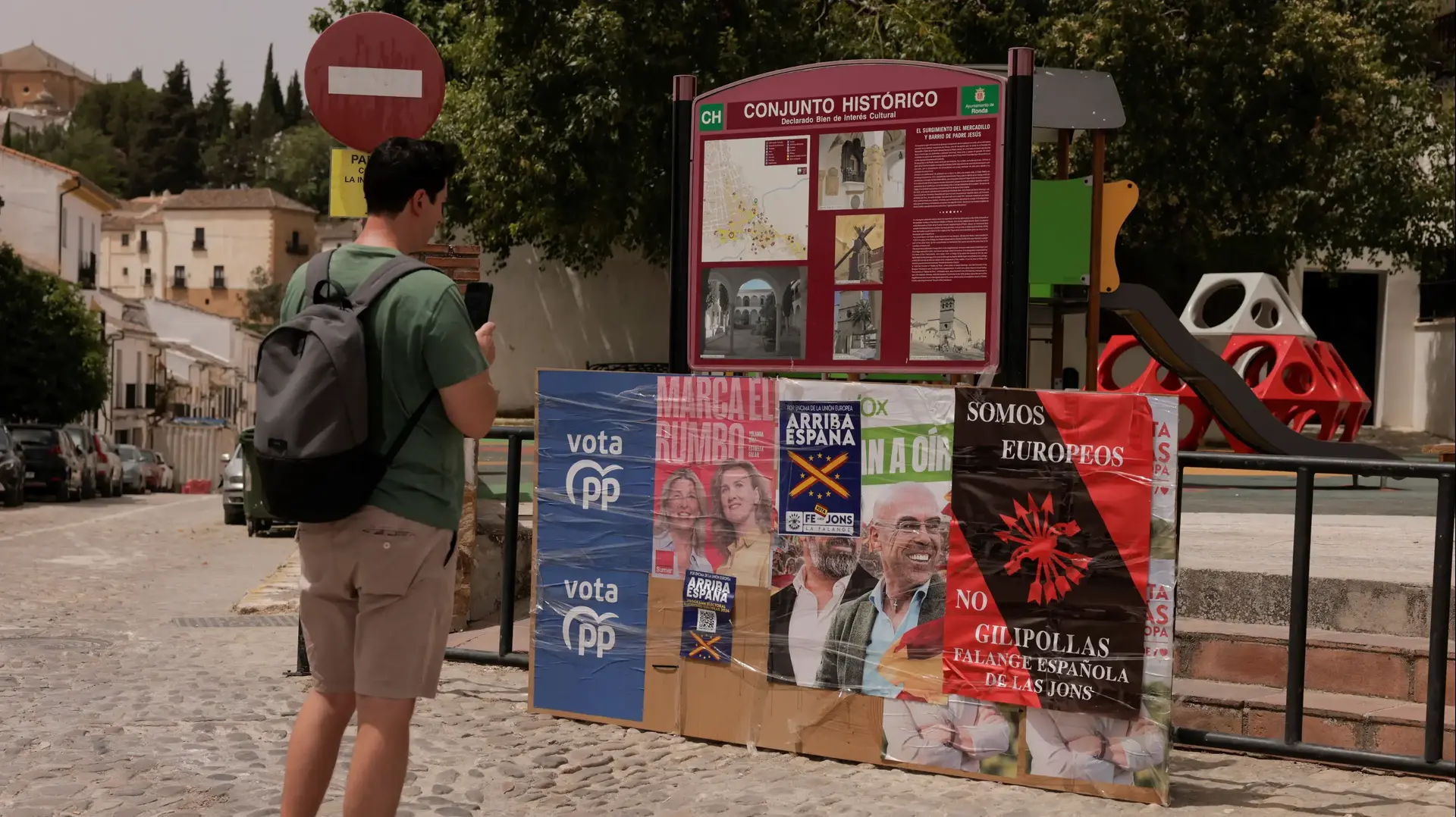 פוסטרים המכריזים על הבחירות לפרלמנט האירופי בספרד, 6 ביוני 2024 פוסטרים המכריזים על הבחירות לפרלמנט האירופי בספרד, 6 ביוני 2024