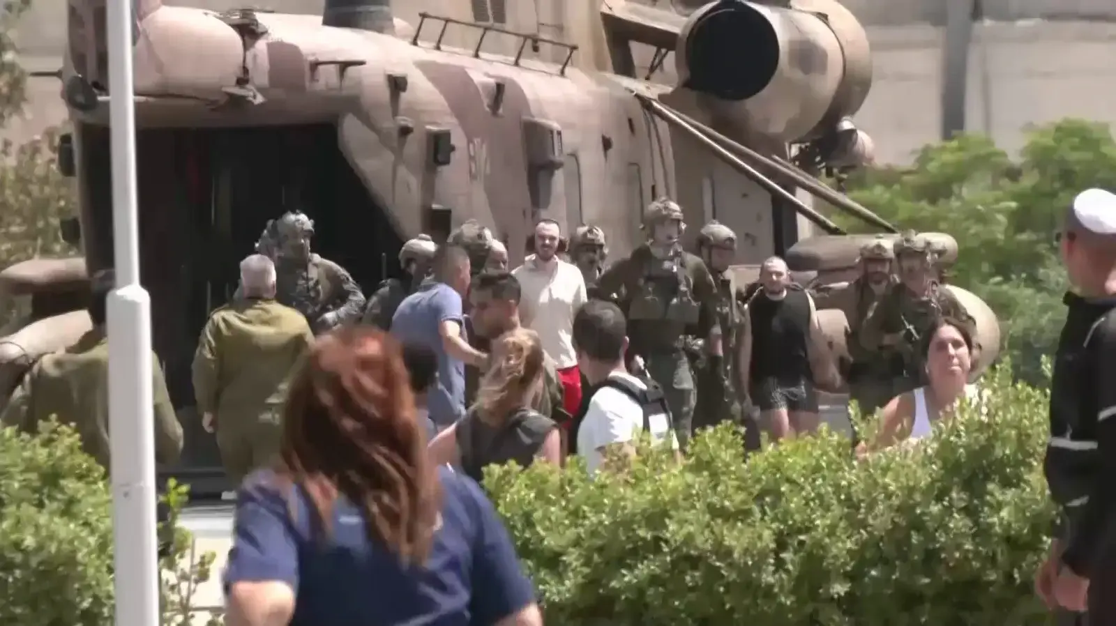הבנים נוחתים בארץ הבנים נוחתים בארץ