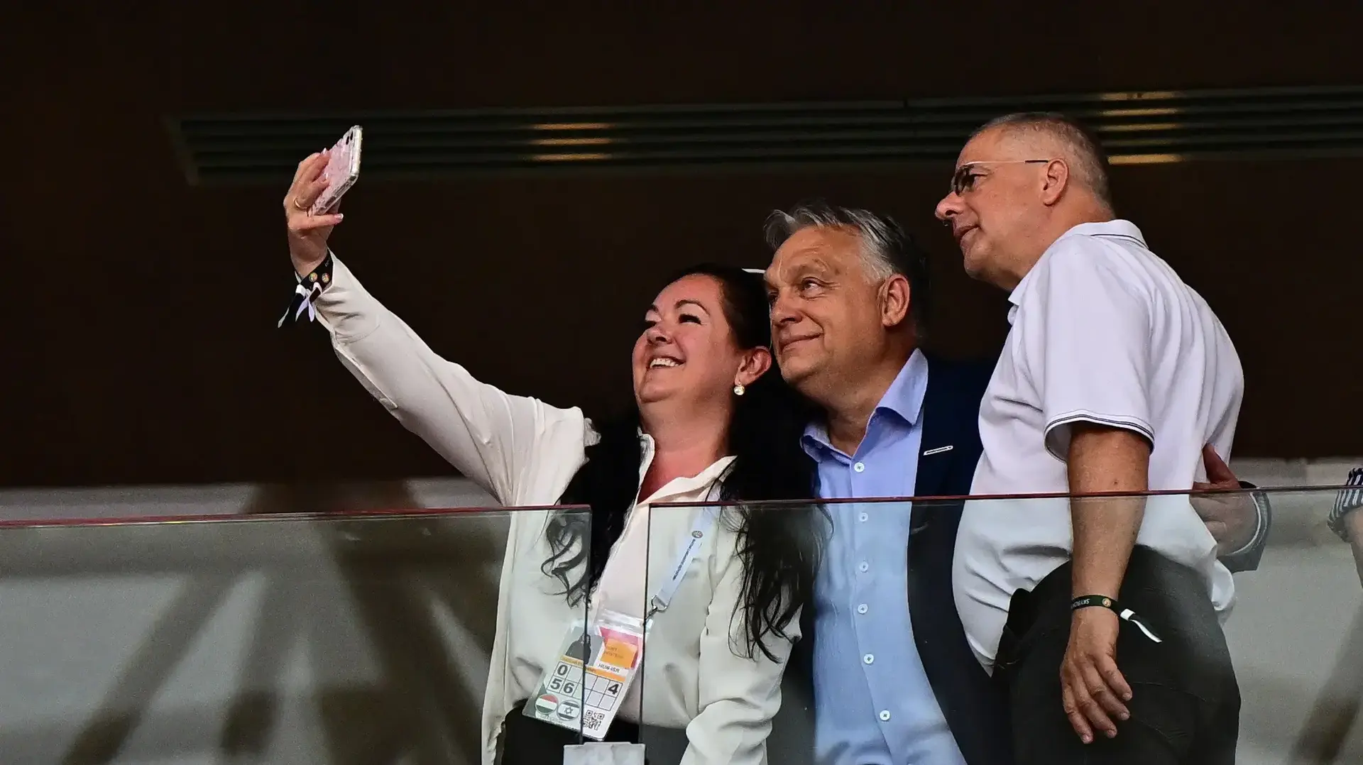 ויקטור אורבן ראש ממשלת הונגריה במשחק מול נבחרת ישראל ויקטור אורבן ראש ממשלת הונגריה במשחק מול נבחרת ישראל