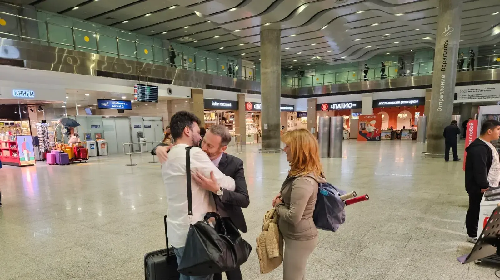 הוריו של אנדריי קוזלוב בדרכם לישראל, 8 ביוני 2024 הוריו של אנדריי קוזלוב בדרכם לישראל, 8 ביוני 2024