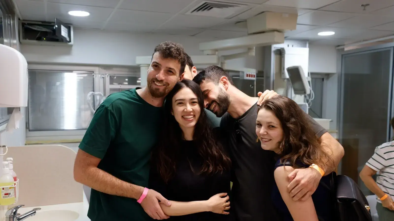 החטופים שחולצו מעזה נפגשו עם בני משפחותיהן, 9 ביוני 2024 החטופים שחולצו מעזה נפגשו עם בני משפחותיהן, 9 ביוני 2024