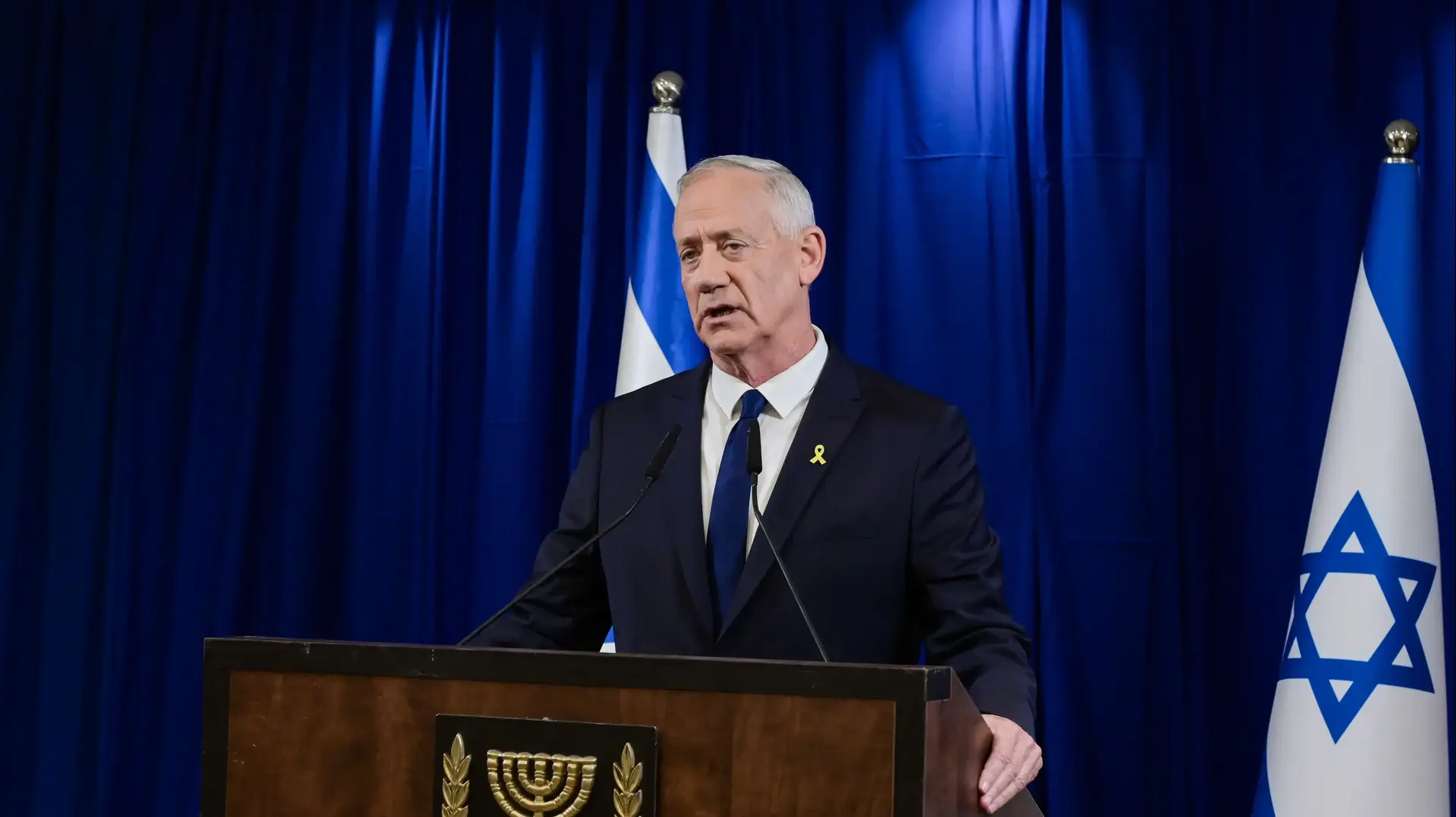 גנץ הכריז רשמית: "עוזבים את ממשלת החירום" גנץ הכריז רשמית: "עוזבים את ממשלת החירום"