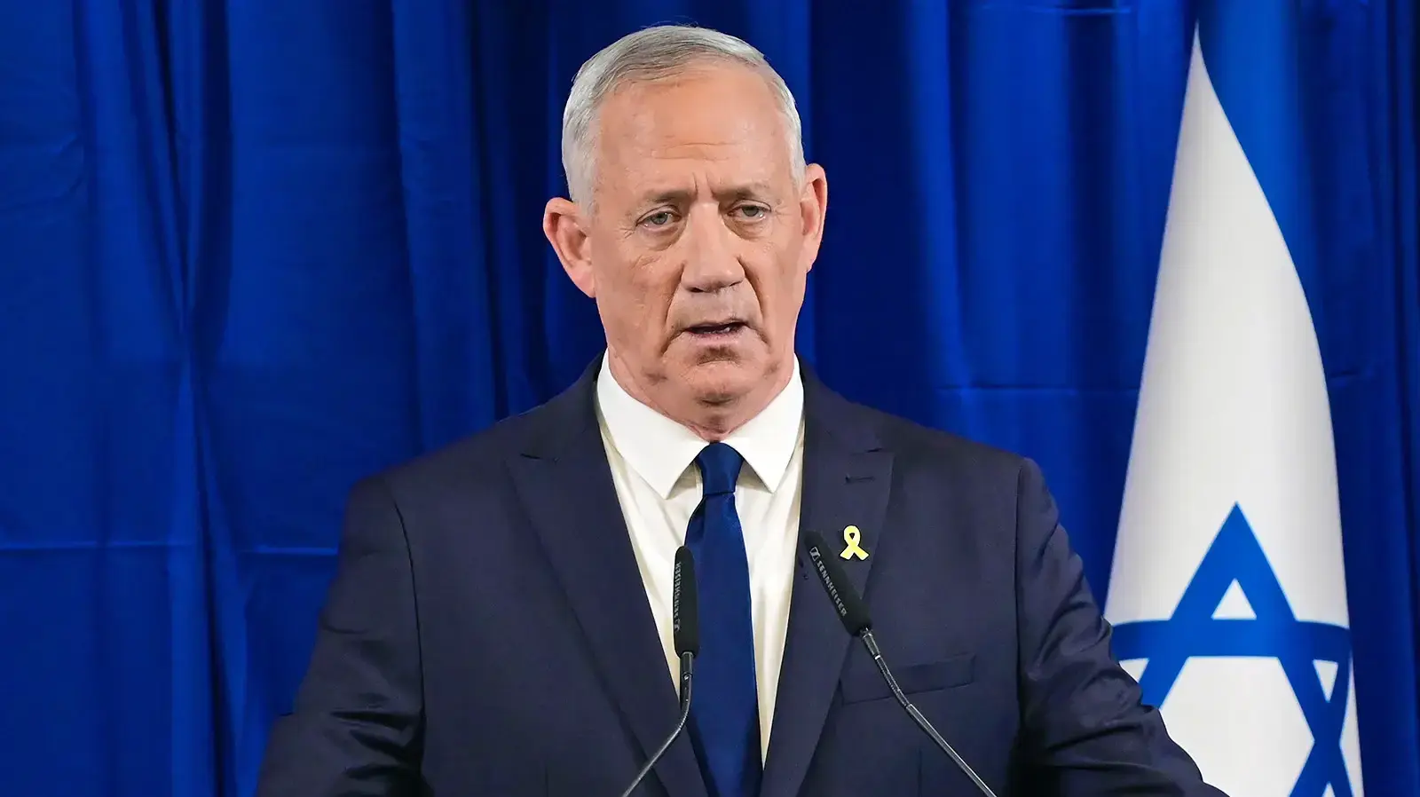 גנץ הכריז רשמית: "עוזבים את ממשלת החירום" גנץ הכריז רשמית: "עוזבים את ממשלת החירום"