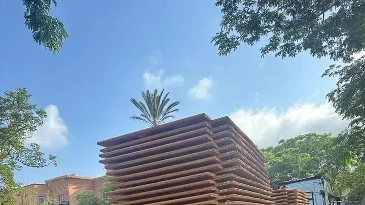 דיווחים על בנייה חריגה בקיסריה: הזוג נתניהו מקים חומות אקוסטיות סביב ביתם. 10 ביוני 2024