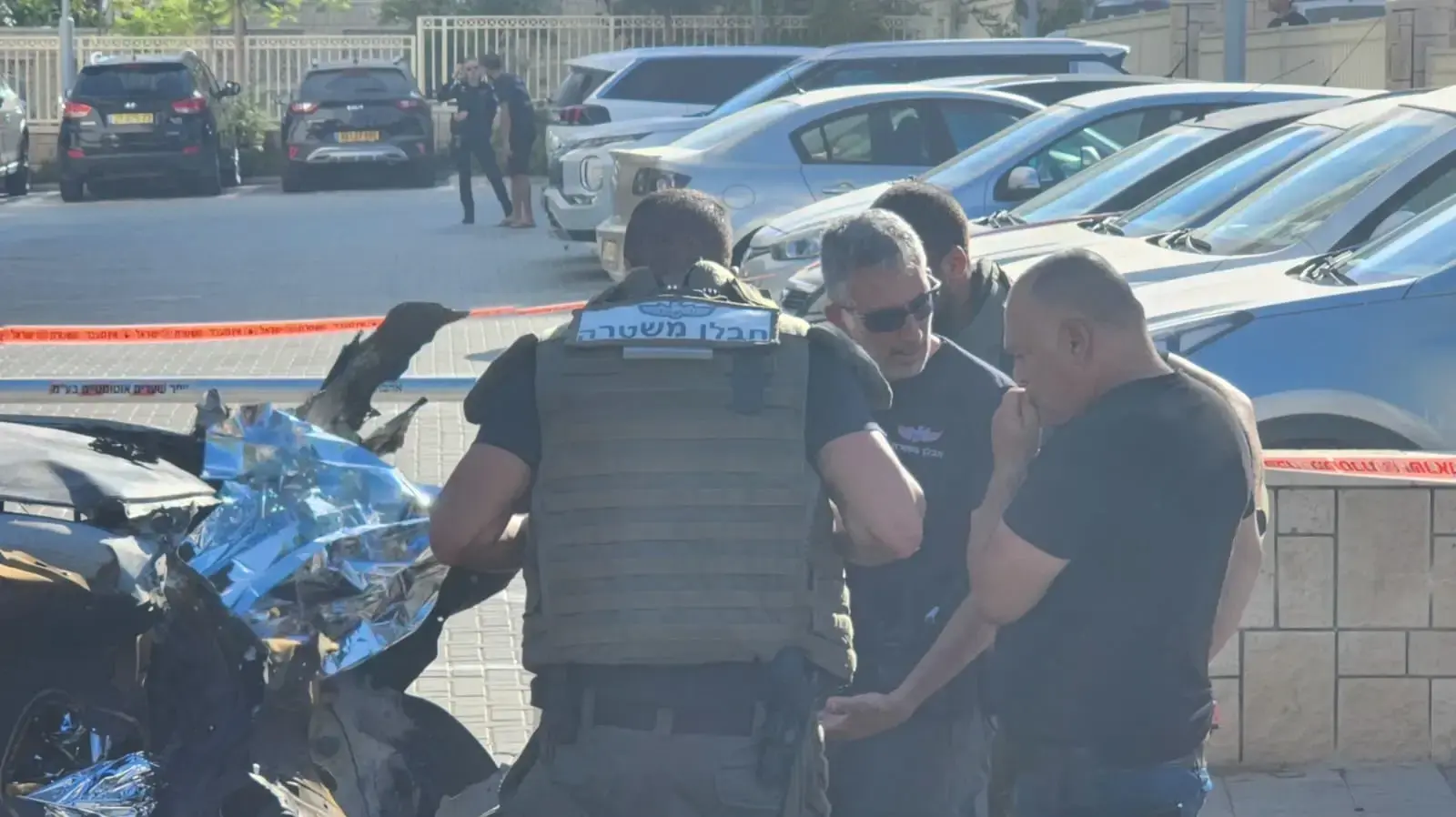 במשטרה בזירת פיצוץ הרכב באשקלון במשטרה בזירת פיצוץ הרכב באשקלון