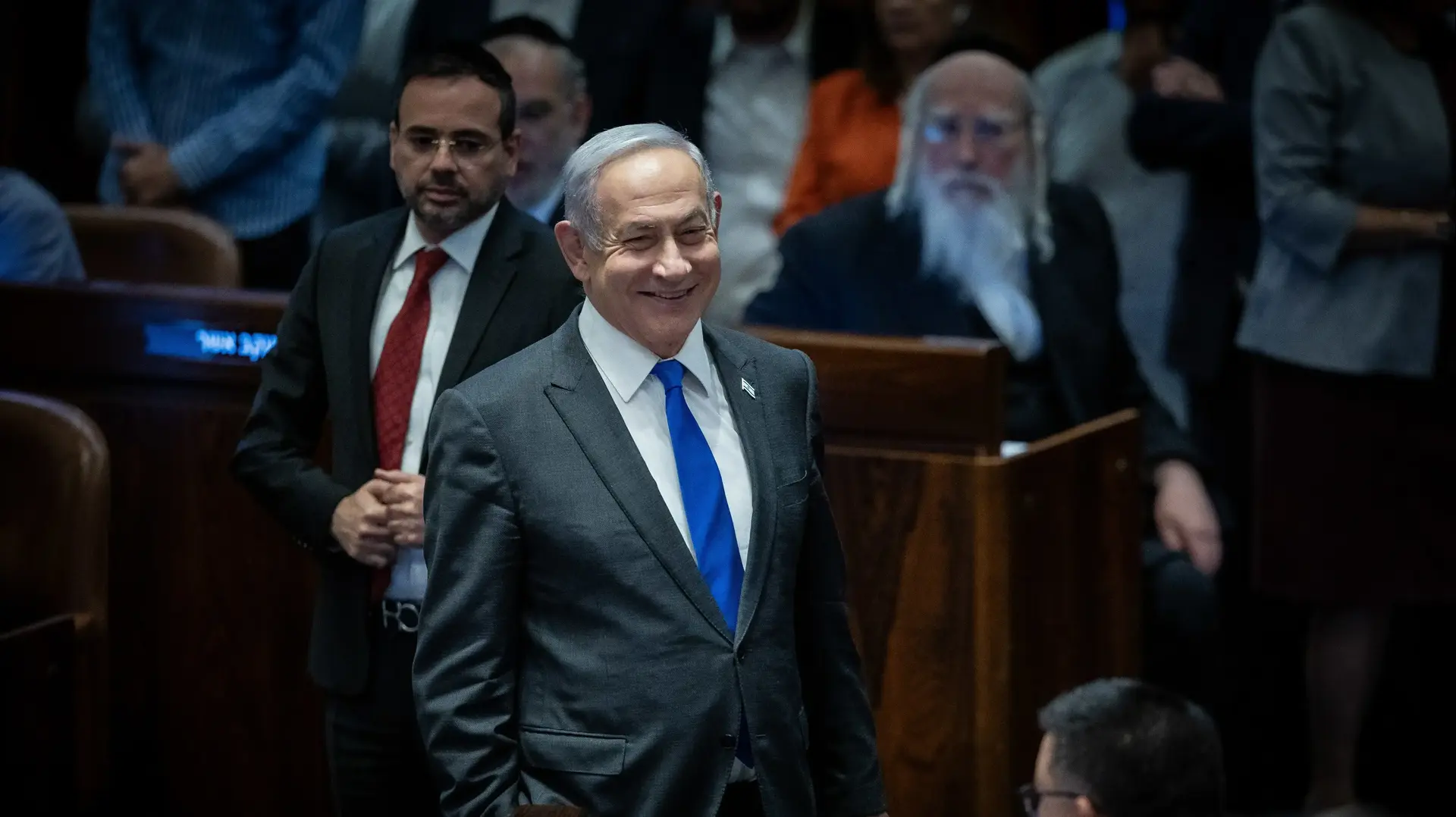 בנימין נתניהו לאחר אישור חוק הפטור מגיוס לבני ישיבות, 11 ביוני 2024 בנימין נתניהו לאחר אישור חוק הפטור מגיוס לבני ישיבות, 11 ביוני 2024