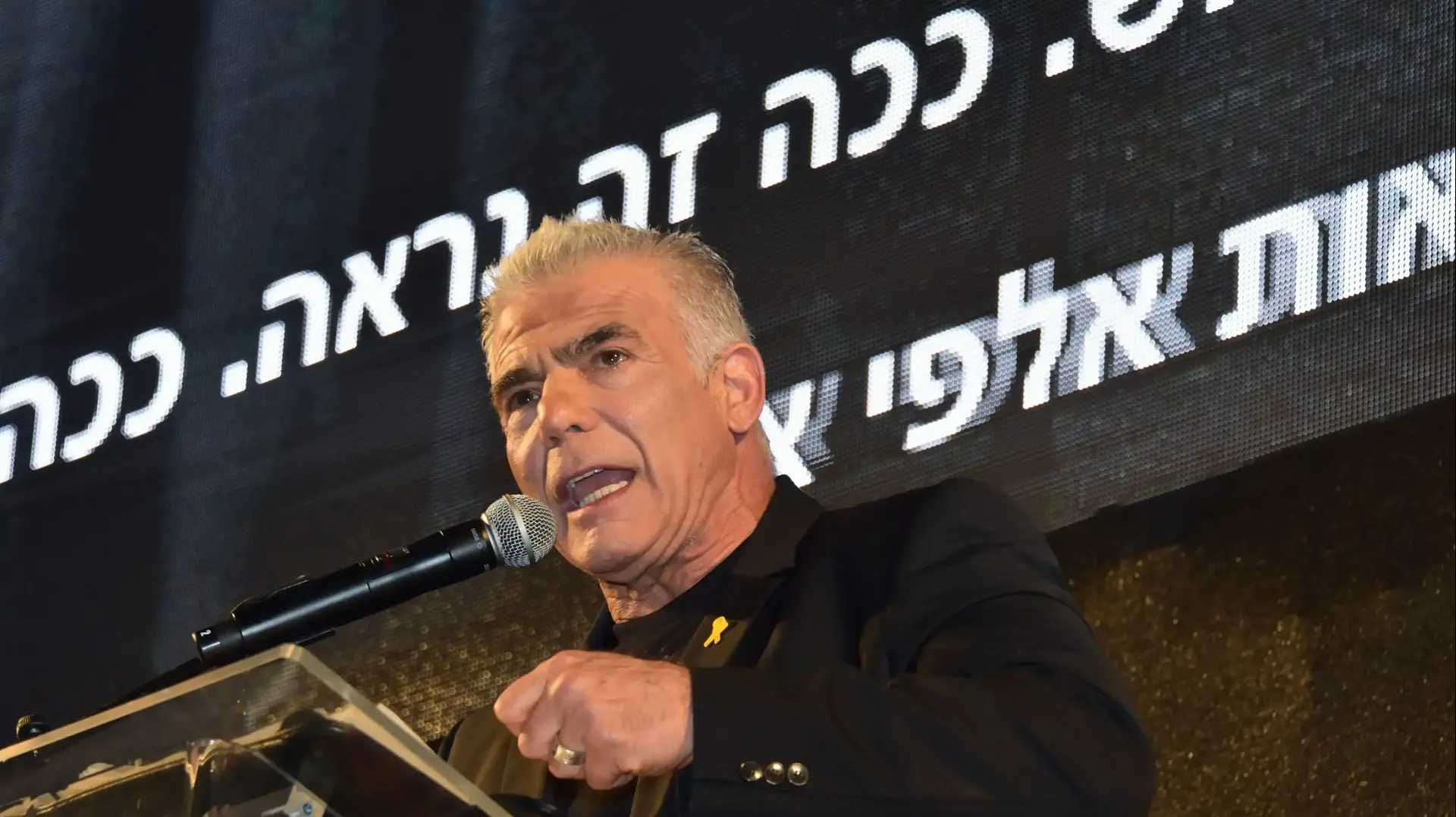 יאיר לפיד בהפגנה בקפלן יאיר לפיד בהפגנה בקפלן