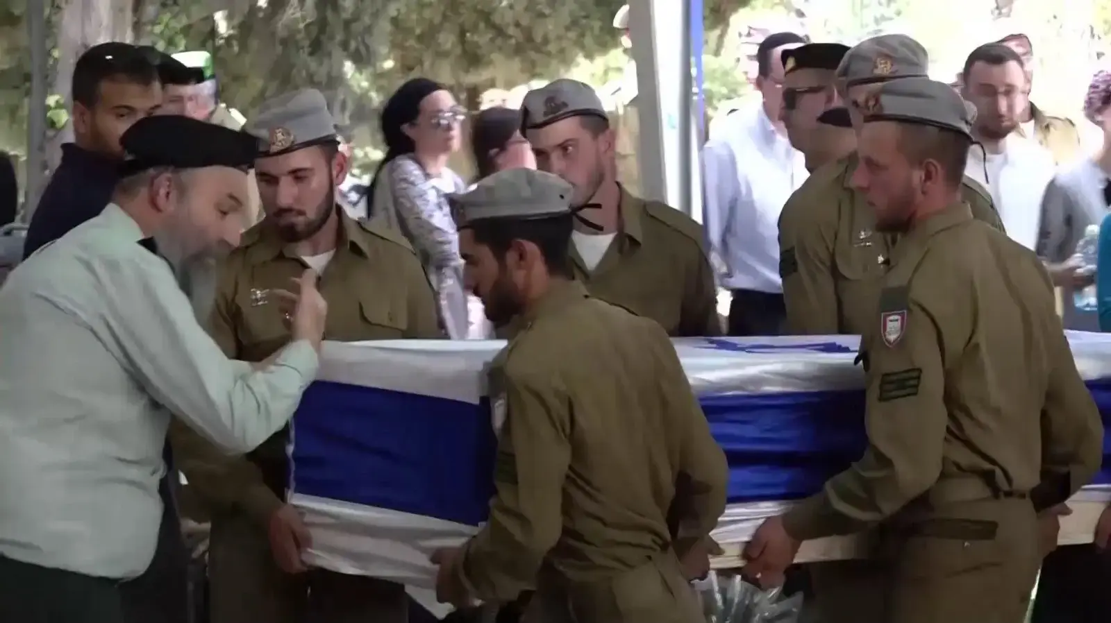 הלווייתו של סמל אליהו משה צימבליסט, 16 ביוני 2024, בית עלמין הצבאי הר הרצל. הלווייתו של סמל אליהו משה צימבליסט, 16 ביוני 2024, בית עלמין הצבאי הר הרצל.