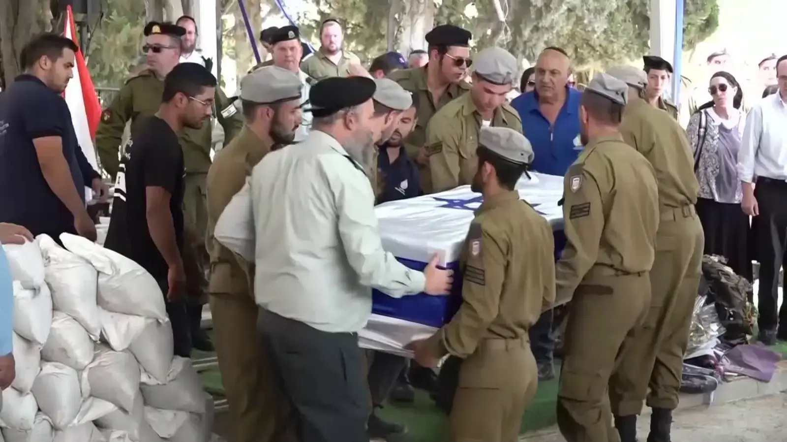 הלווייתו של סמל אליהו משה צימבליסט, 16 ביוני 2024, בית עלמין הצבאי הר הרצל. הלווייתו של סמל אליהו משה צימבליסט, 16 ביוני 2024, בית עלמין הצבאי הר הרצל.