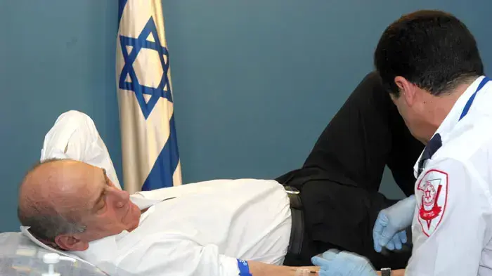 אולמרט תורם דם אולמרט תורם דם