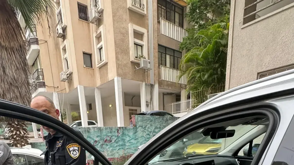 גנבים פרצו לאותו רכב בגבעתיים 3 פעמים בתוך יומיים, יוני 2024 גנבים פרצו לאותו רכב בגבעתיים 3 פעמים בתוך יומיים, יוני 2024
