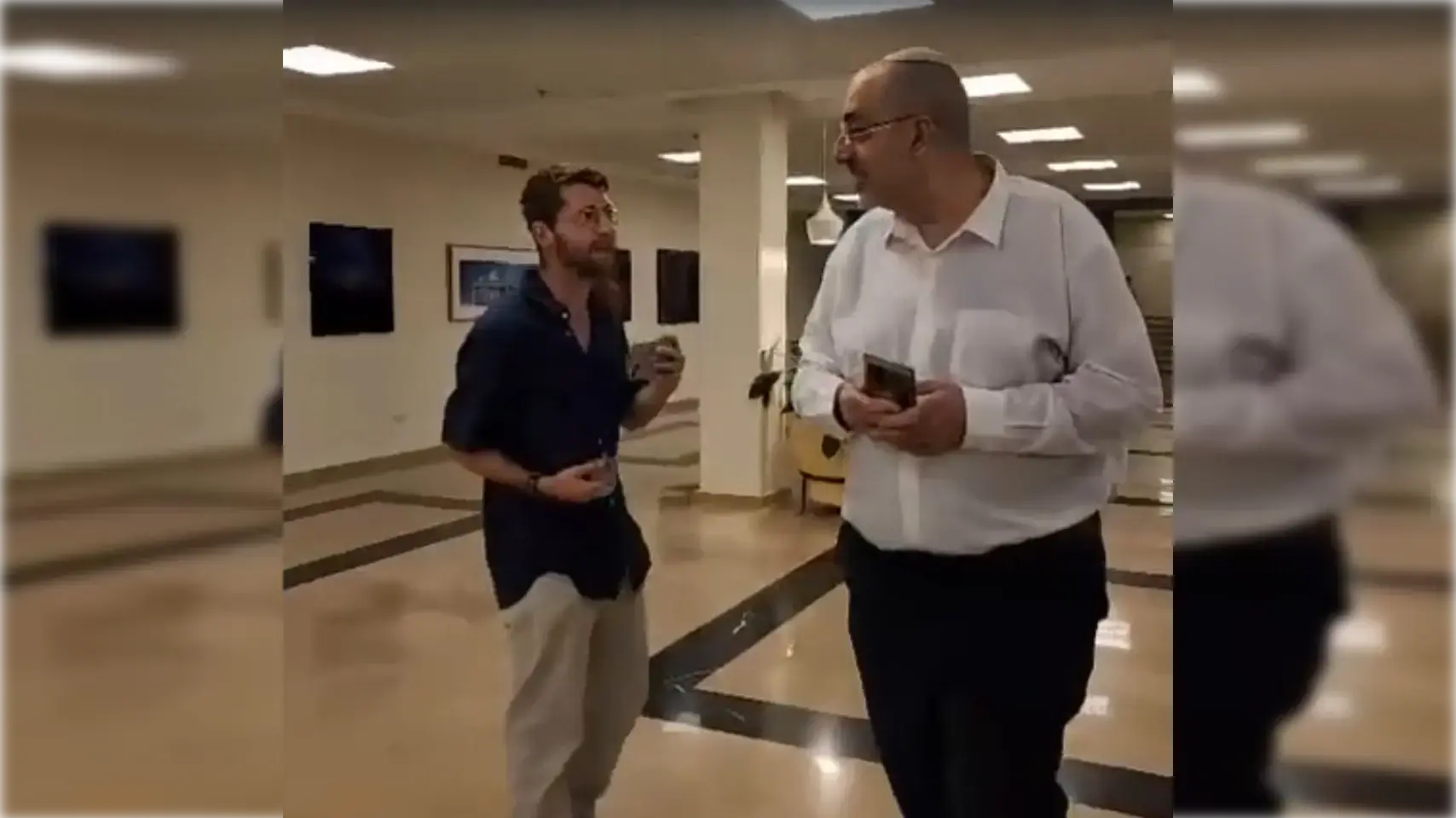ח"כ ניסים ואטורי מתעמת עם פעילי מחאה בכנסת ח"כ ניסים ואטורי מתעמת עם פעילי מחאה בכנסת