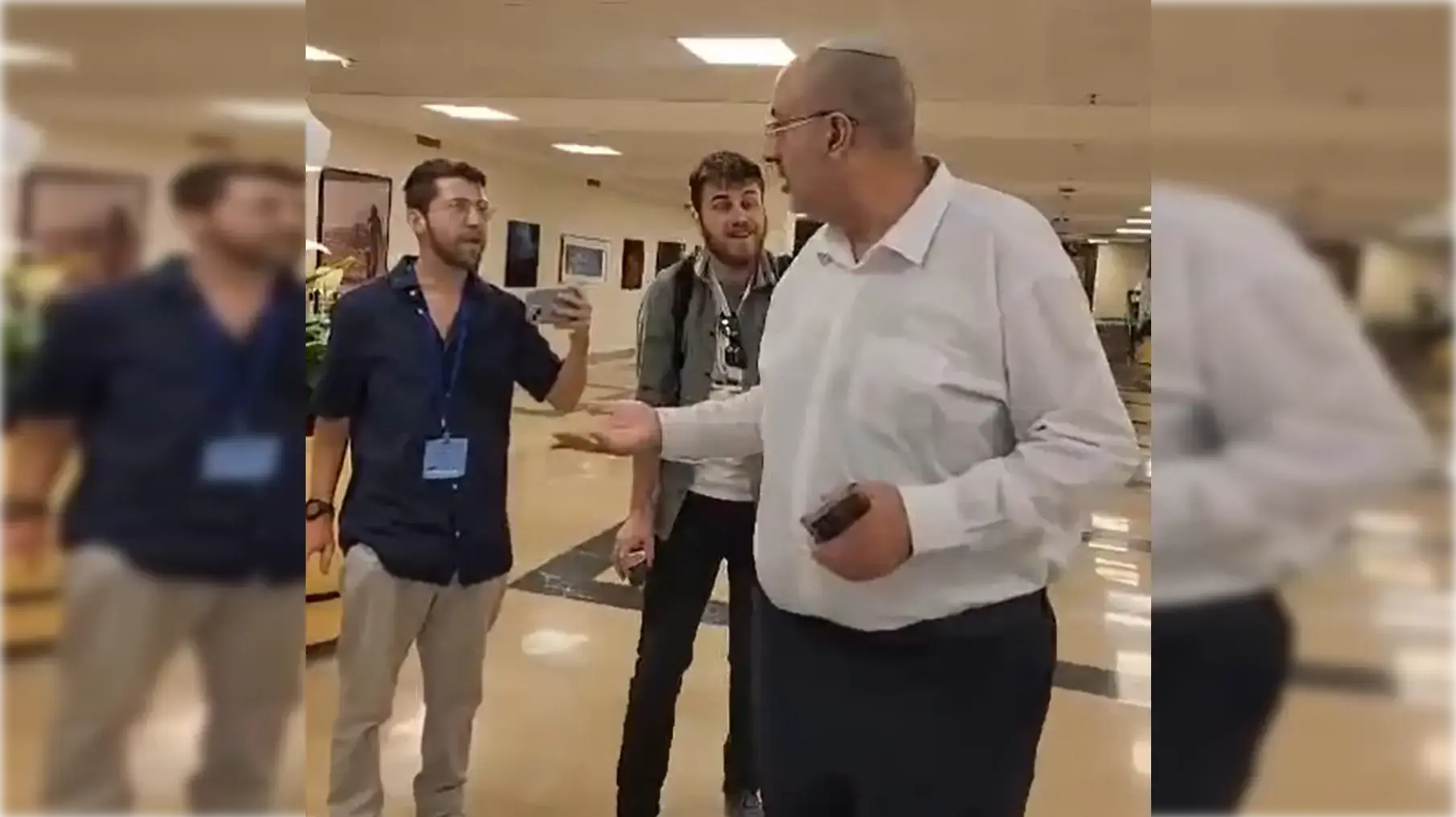 ח"כ ניסים ואטורי מתעמת עם פעילי מחאה בכנסת