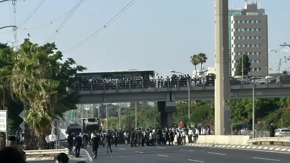 הפגנת הפלג הירושלמי בכביש 4 20 ביוני2024 הפגנת הפלג הירושלמי בכביש 4 20 ביוני2024