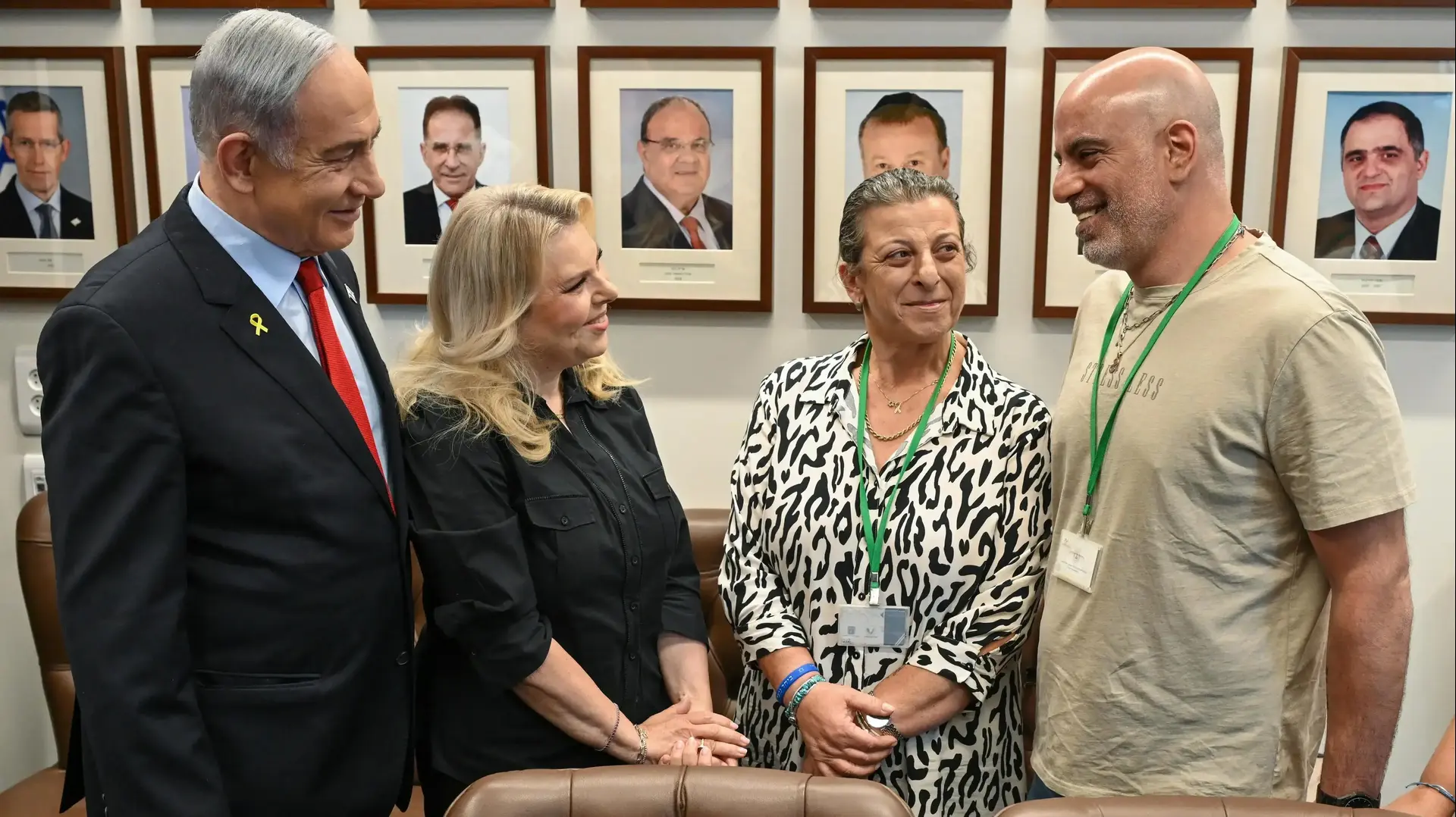 נתניהו נפגש עם שלומי זיו שחולץ משבי חמאס ובני משפחתו נתניהו נפגש עם שלומי זיו שחולץ משבי חמאס ובני משפחתו