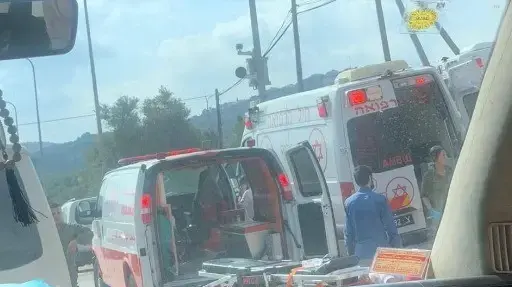 אמבולנסים מטפלים בנרצח הישראלי בקלקיליה אמבולנסים מטפלים בנרצח הישראלי בקלקיליה