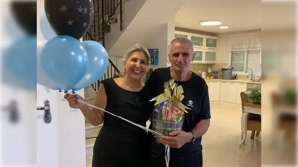 אמנון מוכתר מפתח תקווה עם אשתו אתי אמנון מוכתר מפתח תקווה עם אשתו אתי