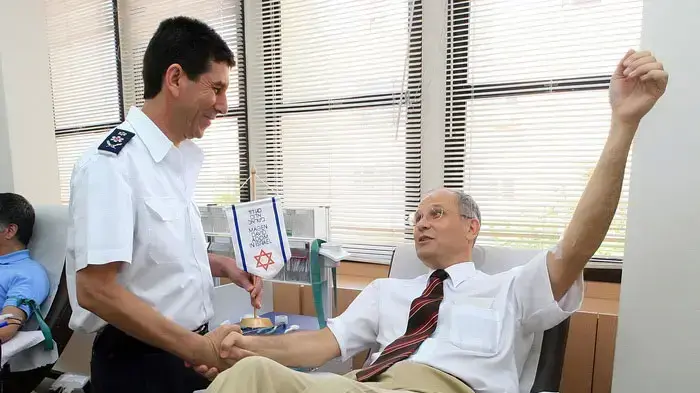 בוריס סוביק, שגריר סובלניה בישראל תורם דם בוריס סוביק, שגריר סובלניה בישראל תורם דם