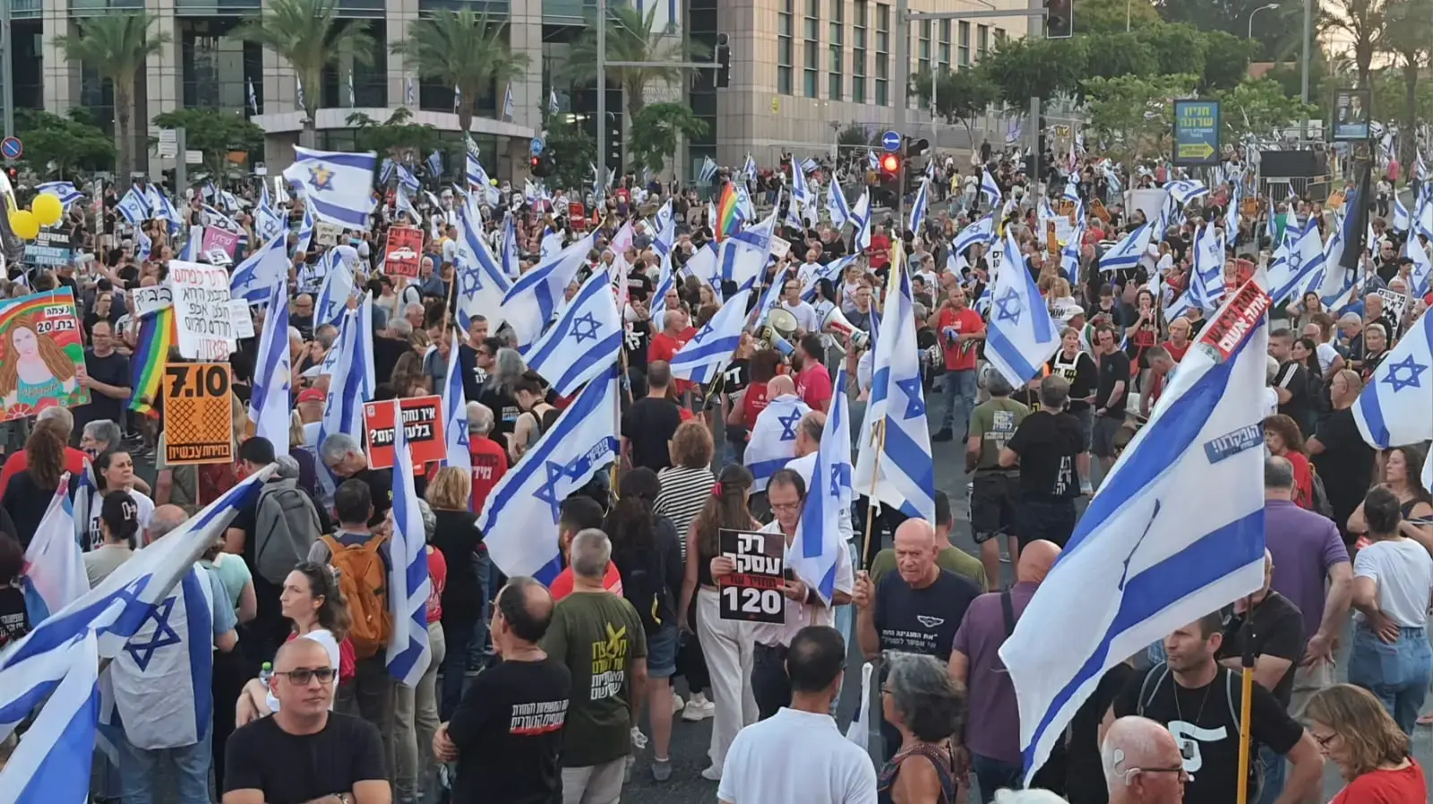 הפגנה לקידום עסקת חטופים ,מחלף קפלן 22 ביוני 2024 הפגנה לקידום עסקת חטופים ,מחלף קפלן 22 ביוני 2024