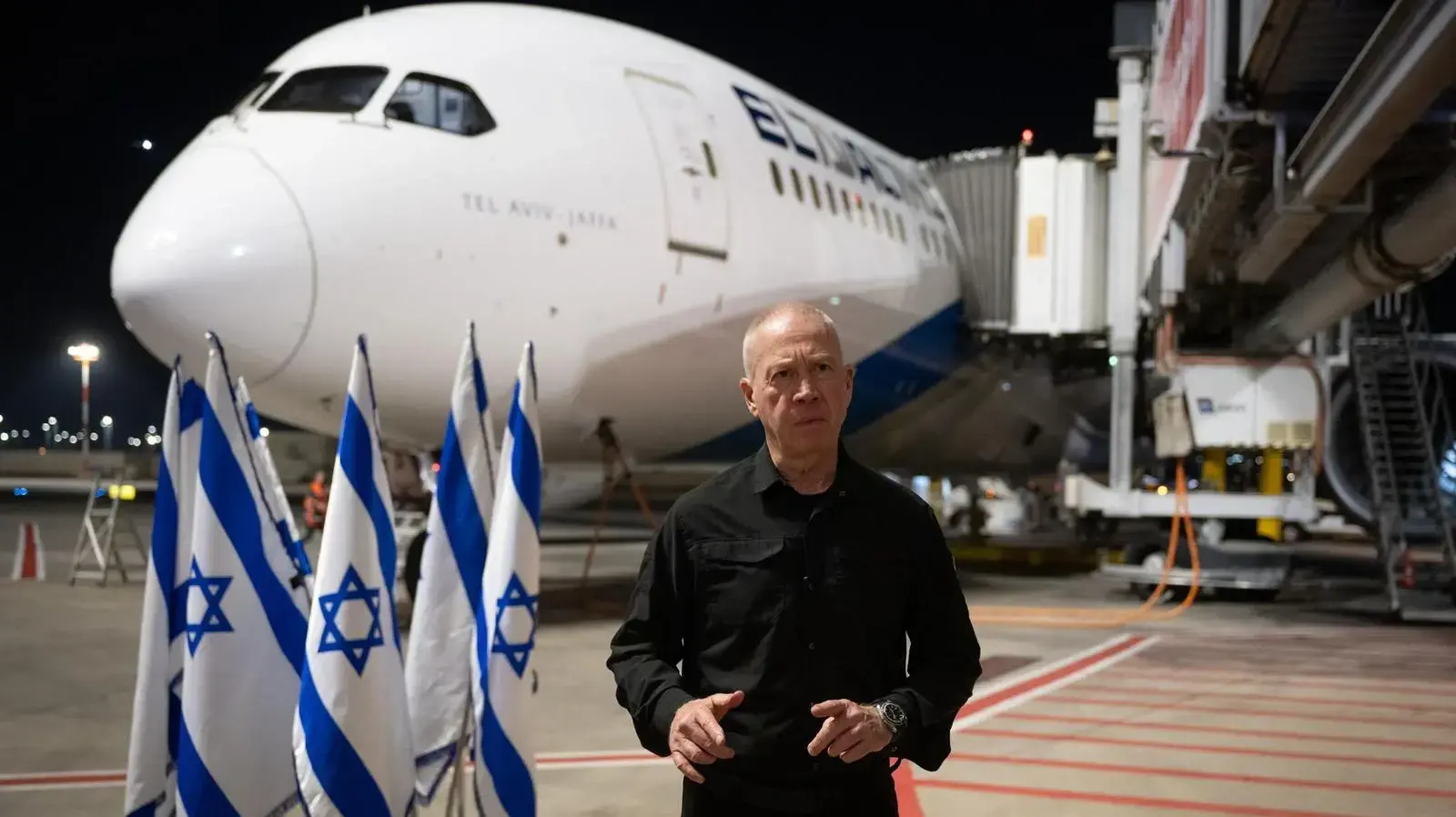 שר הביטחון יואב גלנט טרם המראתו לסדרת פגישות בארצות הברית שר הביטחון יואב גלנט טרם המראתו לסדרת פגישות בארצות הברית