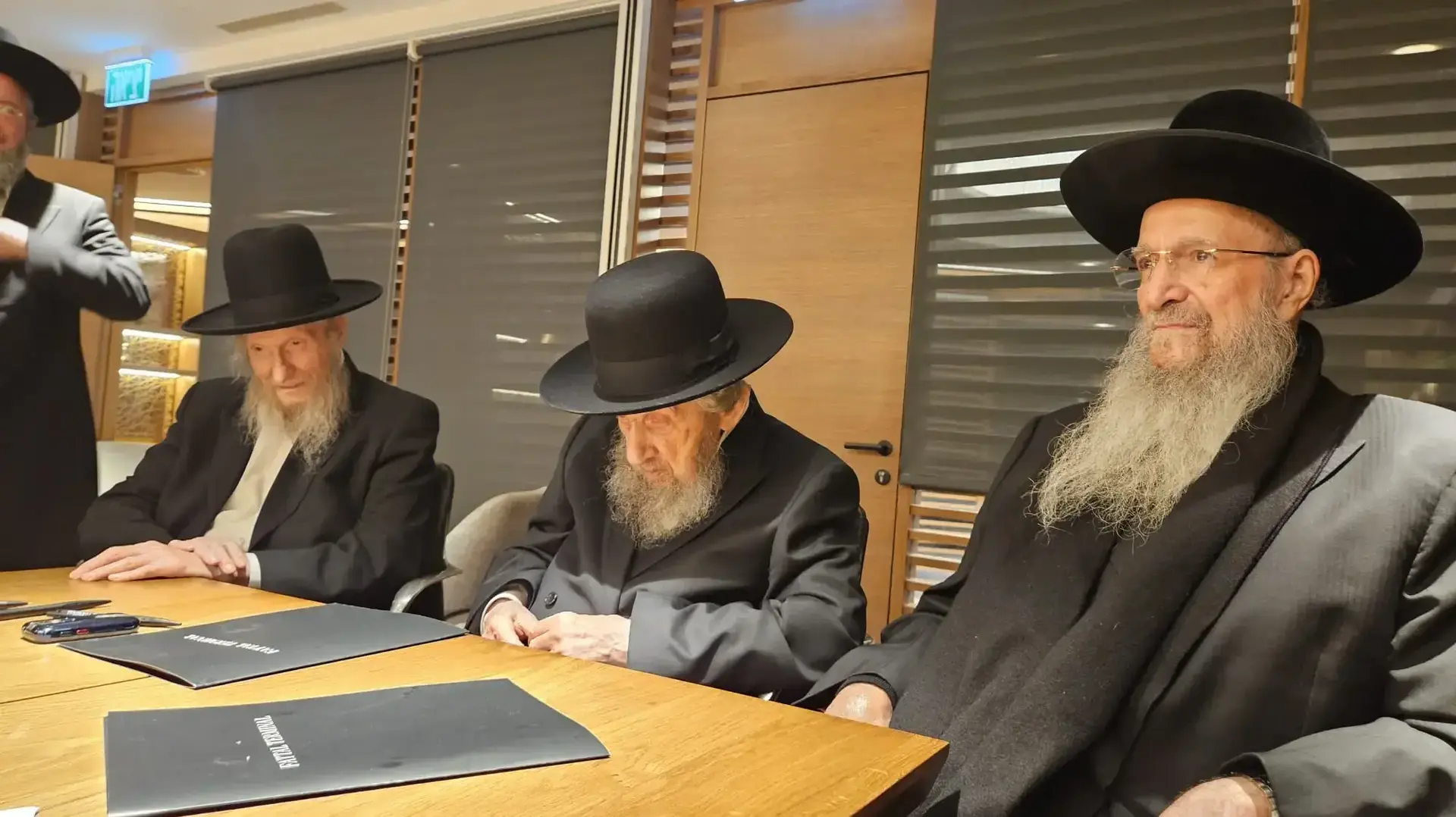 רבנים במגזר החרדי יצאו למסע גיוס כספים בארה"ב לטובת מוסדות החינוך, 23 ביוני 2024